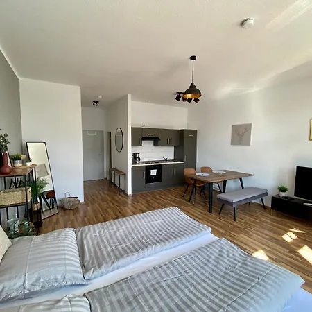 Modernes 1r , Tv Streaming, Balkon Und Parken