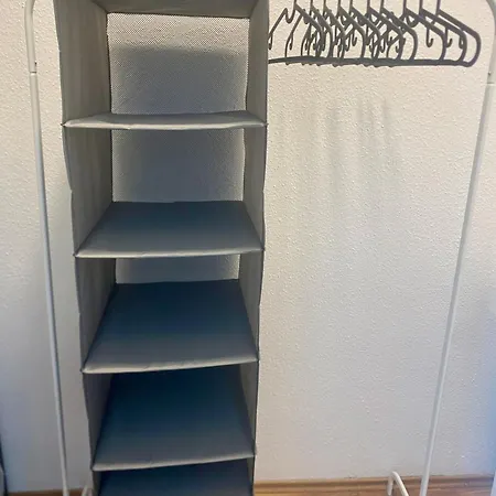 Modernes 1r , Tv Streaming, Balkon Und Parken Apartment