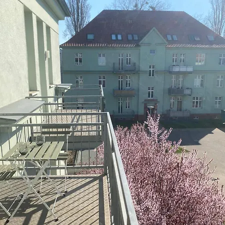Modernes 1r , Tv Streaming, Balkon Und Parken